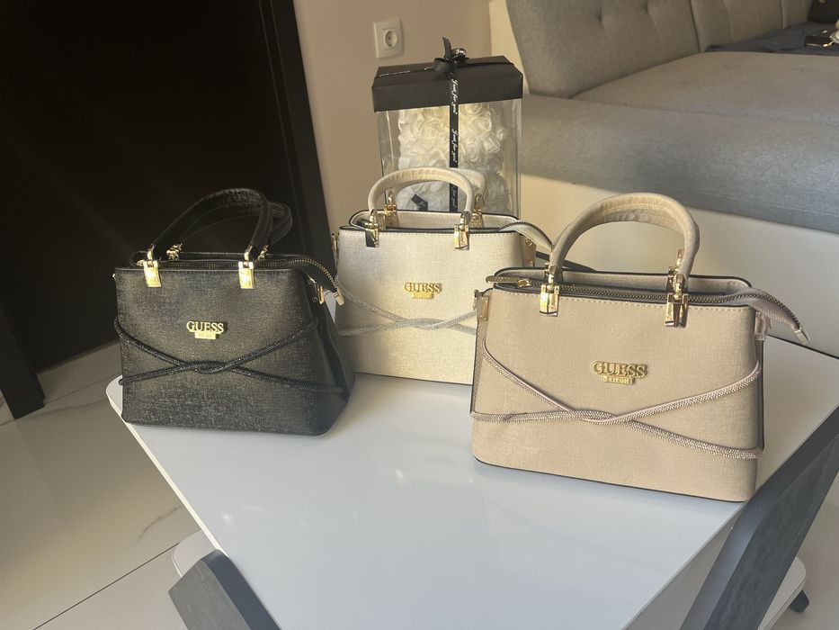 Дамски чанти и раници Guess