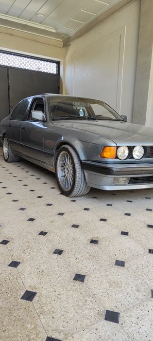 Тип двигателя: Бензиновый, рядный 6-цилиндровый или V8.
Тип двигателя: