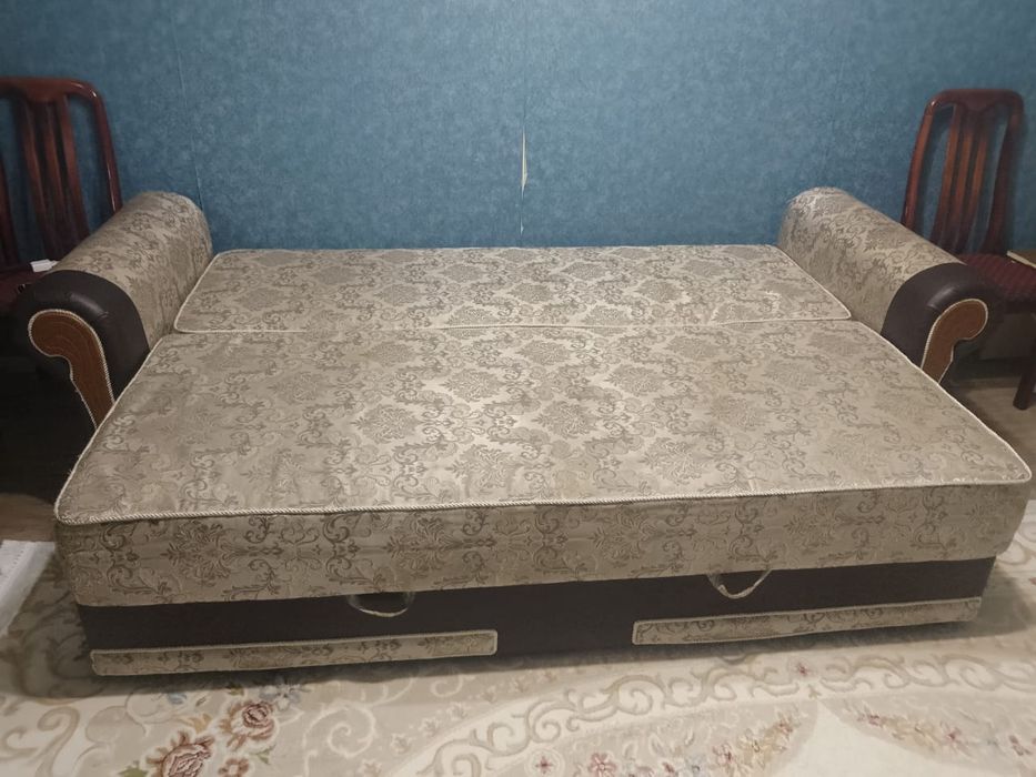 Продаётся диван.