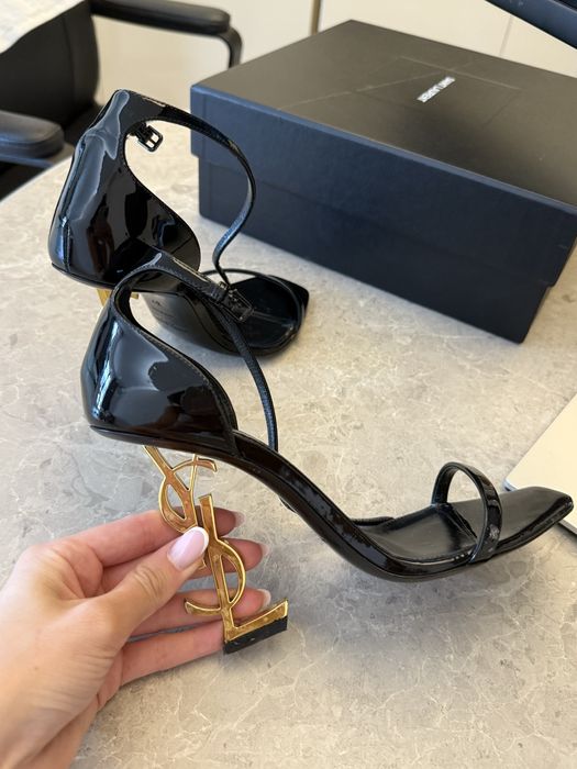 Saint Laurent Opyum black sandals 37