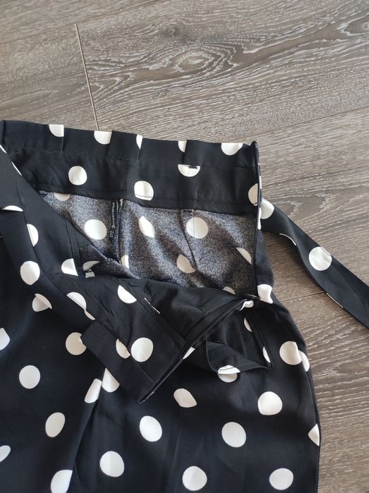 Pantaloni eleganti  cu buline, marca Stradivarius, marimea 34