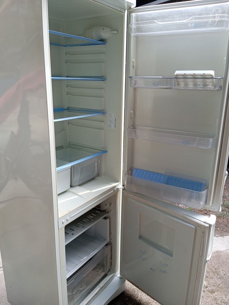 Продам холодильник Индезит