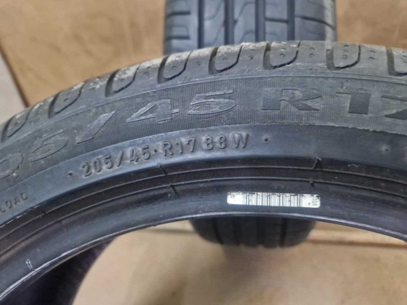2 Pirelli R17 205/45
летни гуми Runflat 
DOT0119