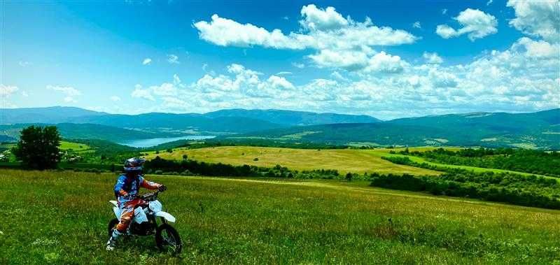 Продавам детски ендуро - кросов мотор със стартер 125сс