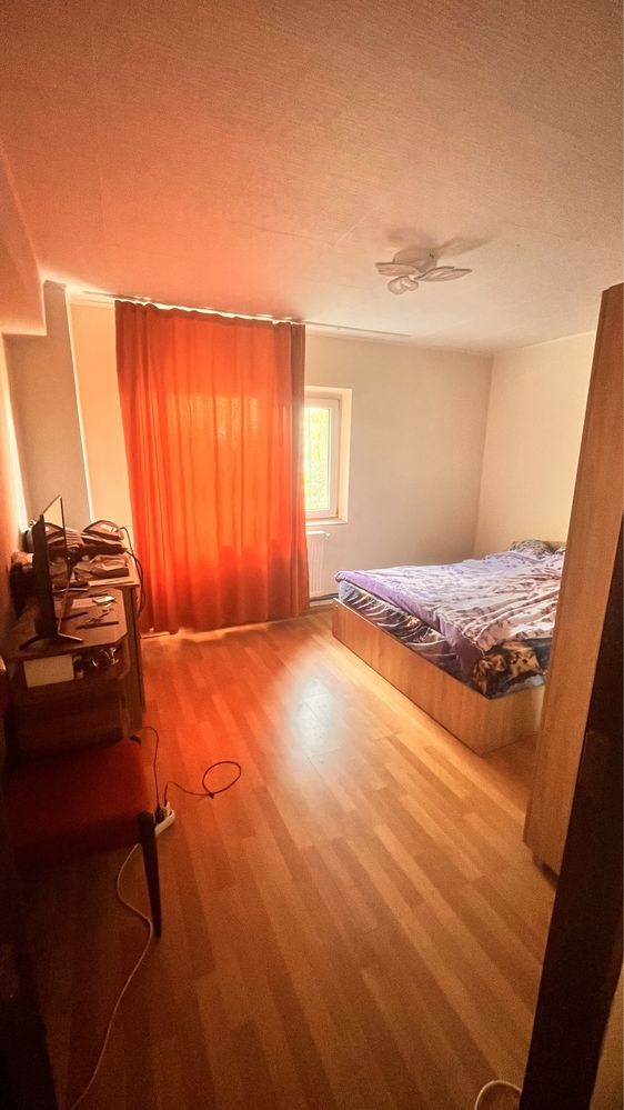 Vand apartament 3 camere