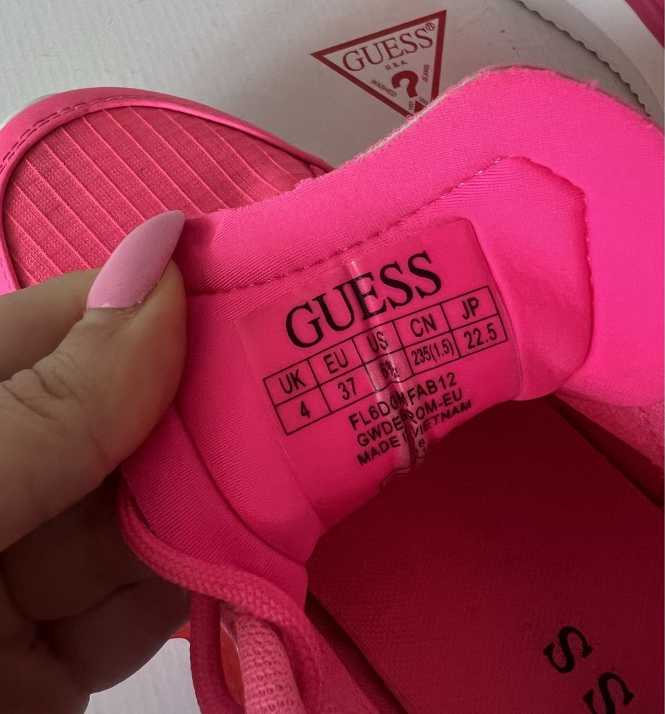 Обувки Guess