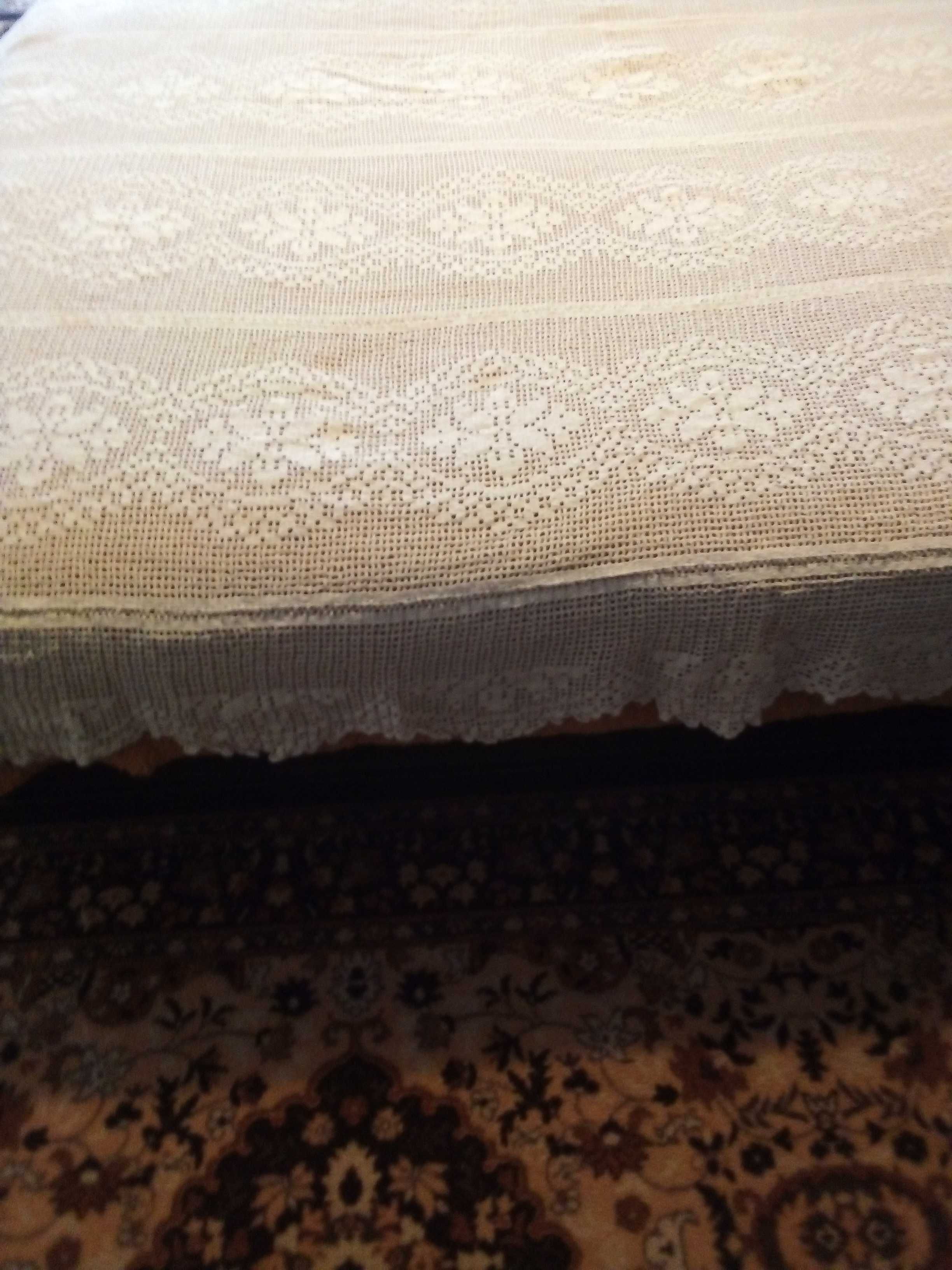 Плетена покривка за легло