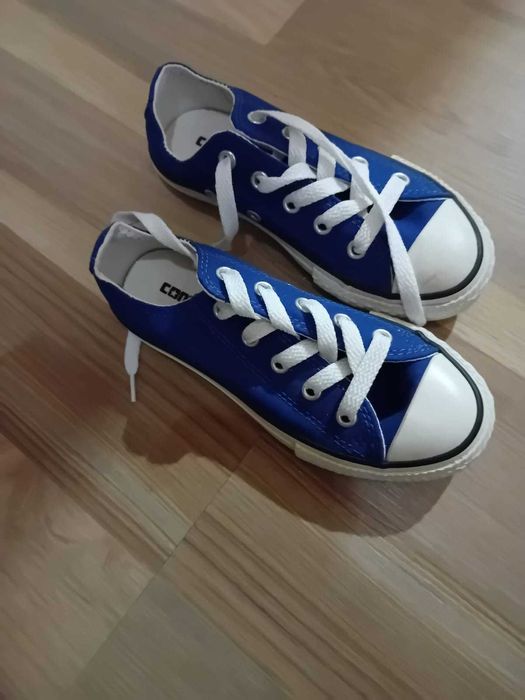 Продавам чисто нови детски обувки