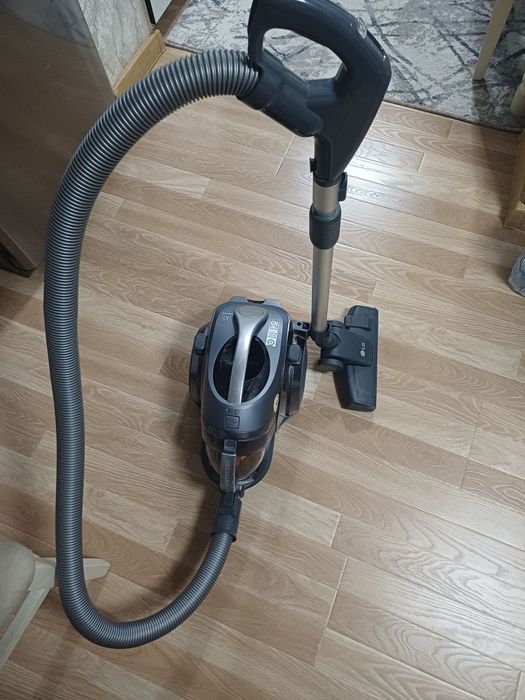 Пылесос с автоматической системой прессования пыли Kompressor