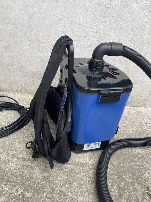 Aspirator profesional Numatic tip rucsac