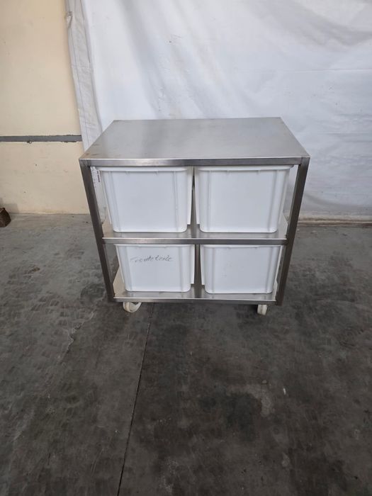 Немска спомагателна маса с кошове за брашно и продукти