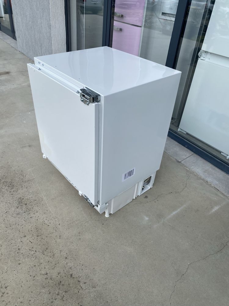 Малък фризер за пълно вграждане Gorenje 82 см