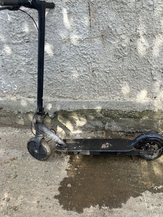 Trotineta electrica stare foarte functinabila pret negociabi 1200 lei