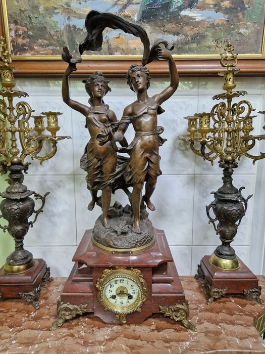 Огромен антикварен френски каминен часовник с 2 свещника
