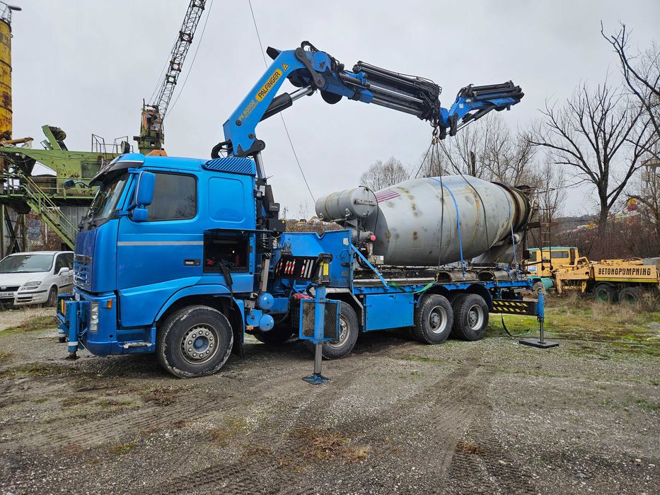 Камион с кран. Транспортни, монтажни и товаро-разтоварни услуги.