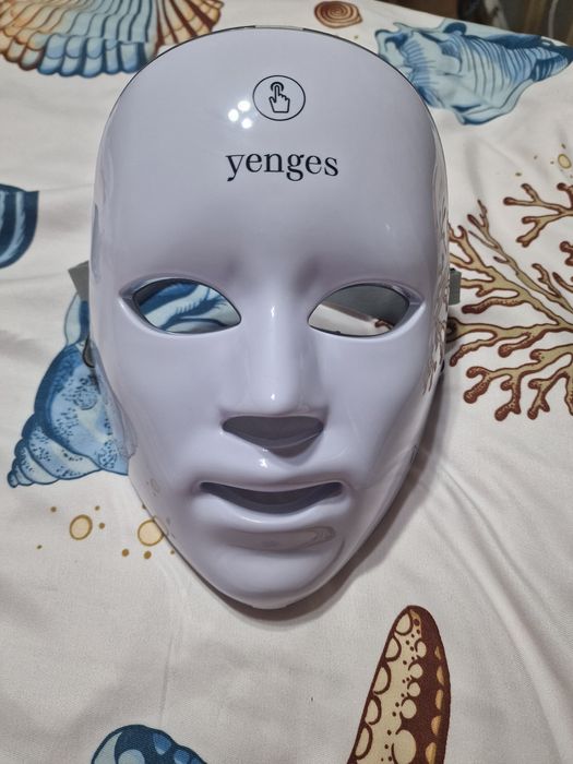 Маска yenges,има доста светлини и работи безупречно