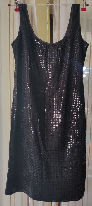 Vând rochie cu paiete