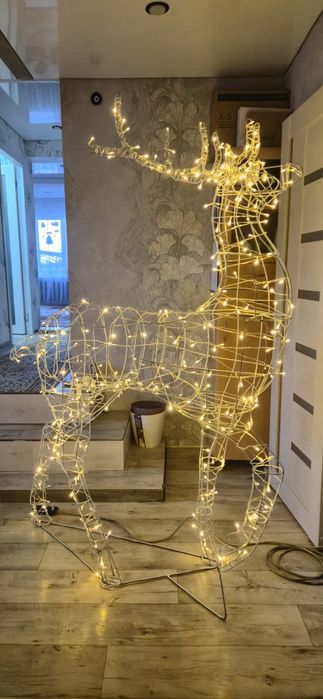 Продам новогоднего, светящегося оленя