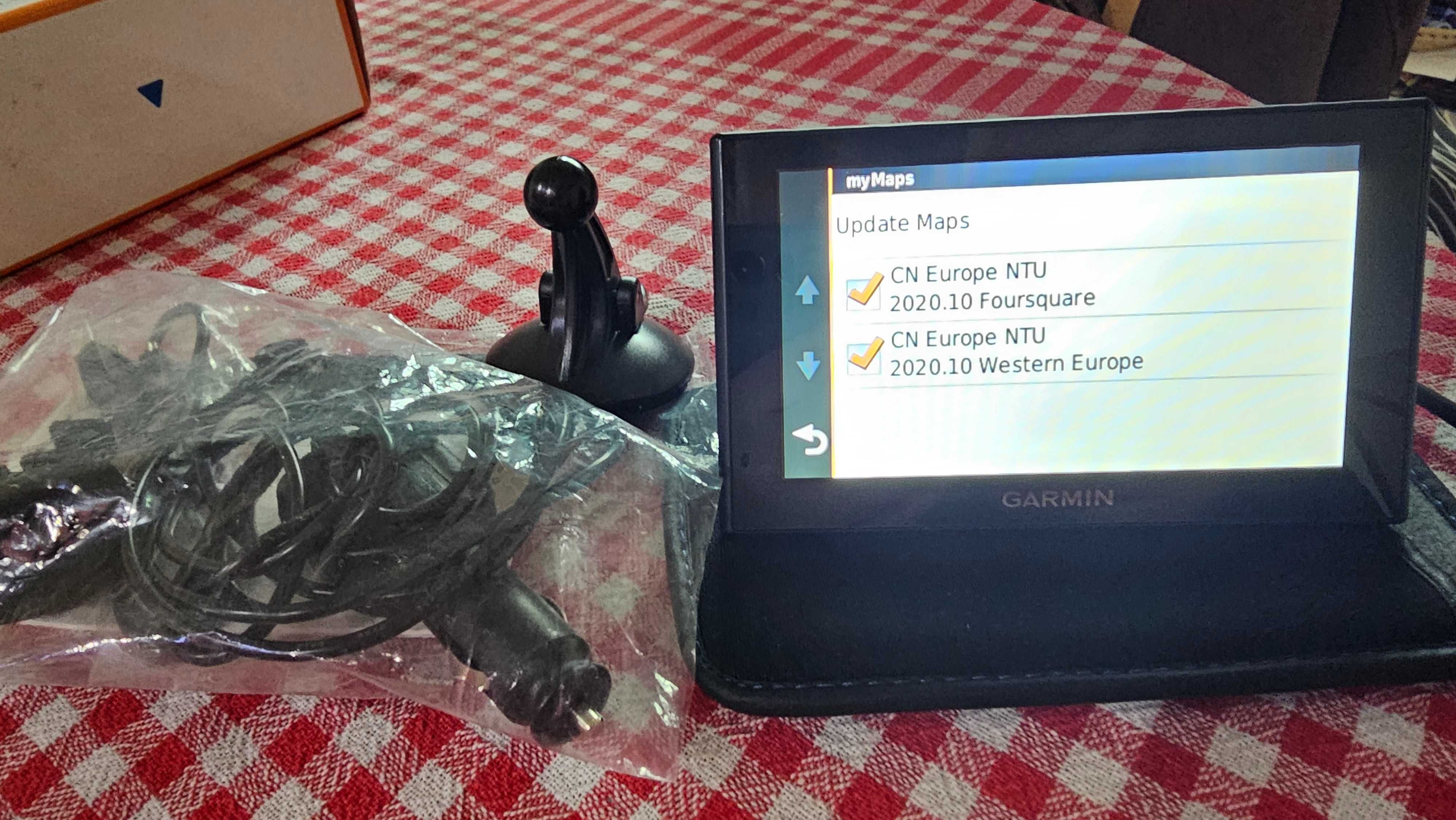 Навигация Garmin Nuvi 2559 LM с зарядно и стоика за стъкло