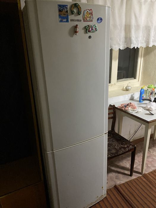 Холодильник 2х камерный  б/у в рабочем состоянии