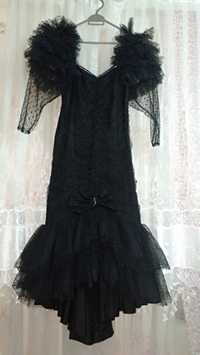 Вечернее черное платье.