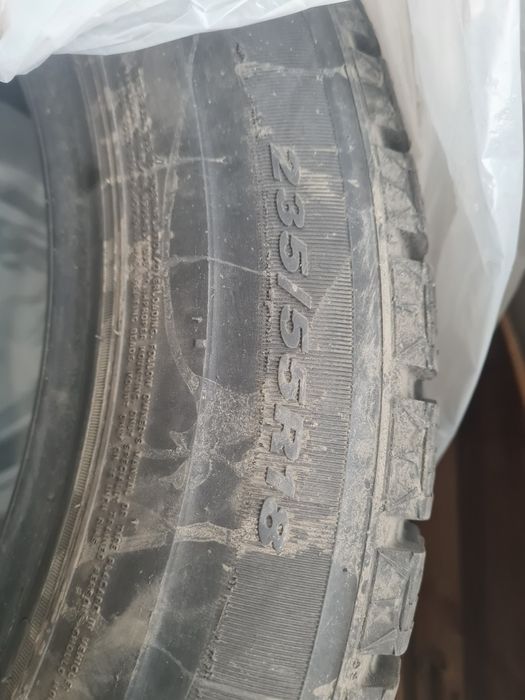 Продам шины зимние б/у, размер 235/55/18, частично шипованные