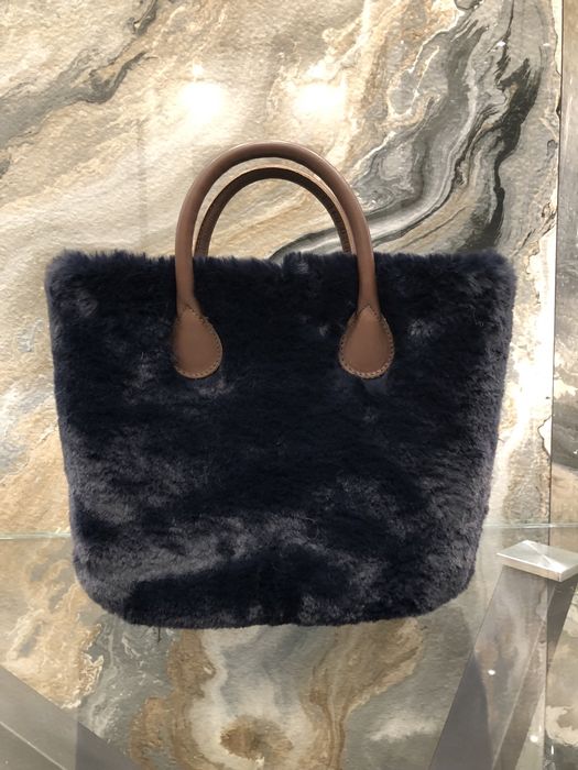 Продавам дамска чанта марка “Obag” iматериял мода акрил-полиестер,ново