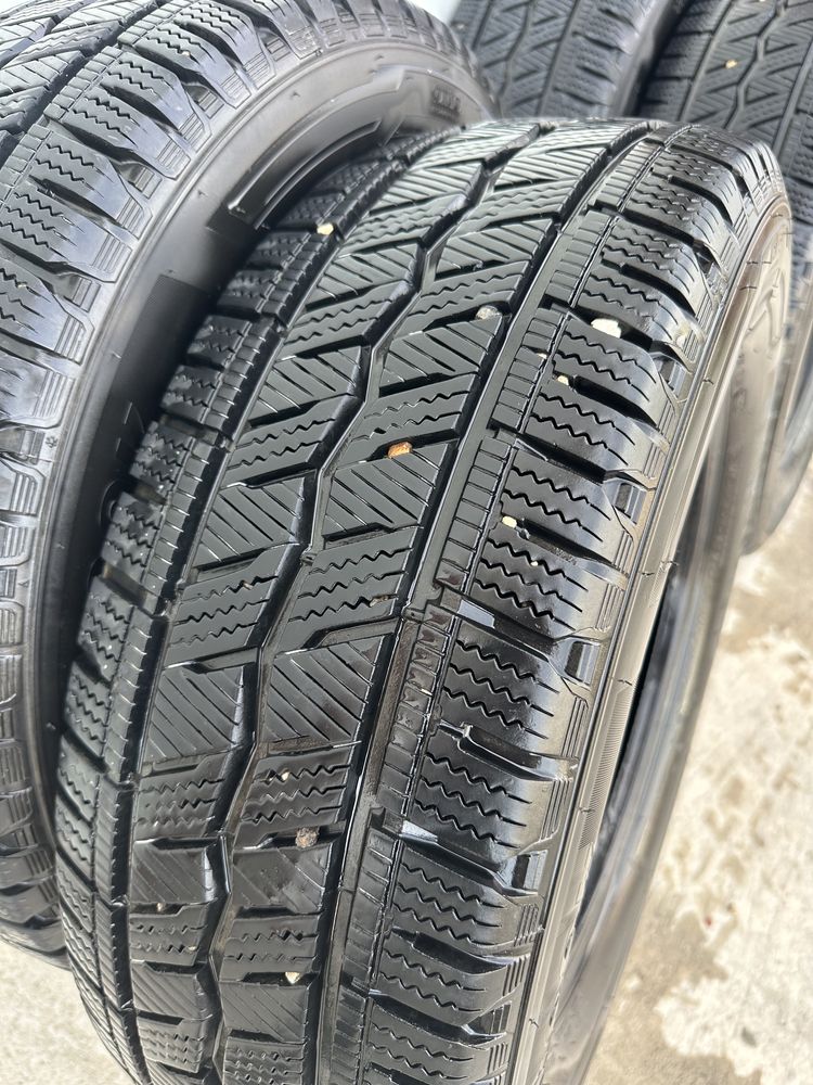 4 броя гуми за бус Hankook 215/65/16c