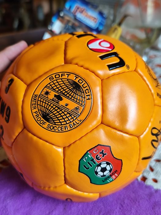 Колекционерска футболна топка на Литекс с четири автографа