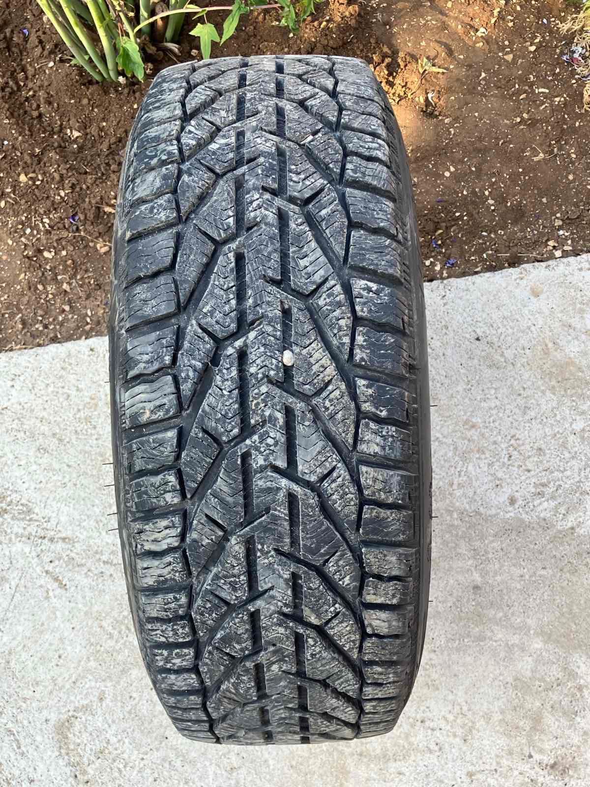 Зимни Гуми 235/55R17