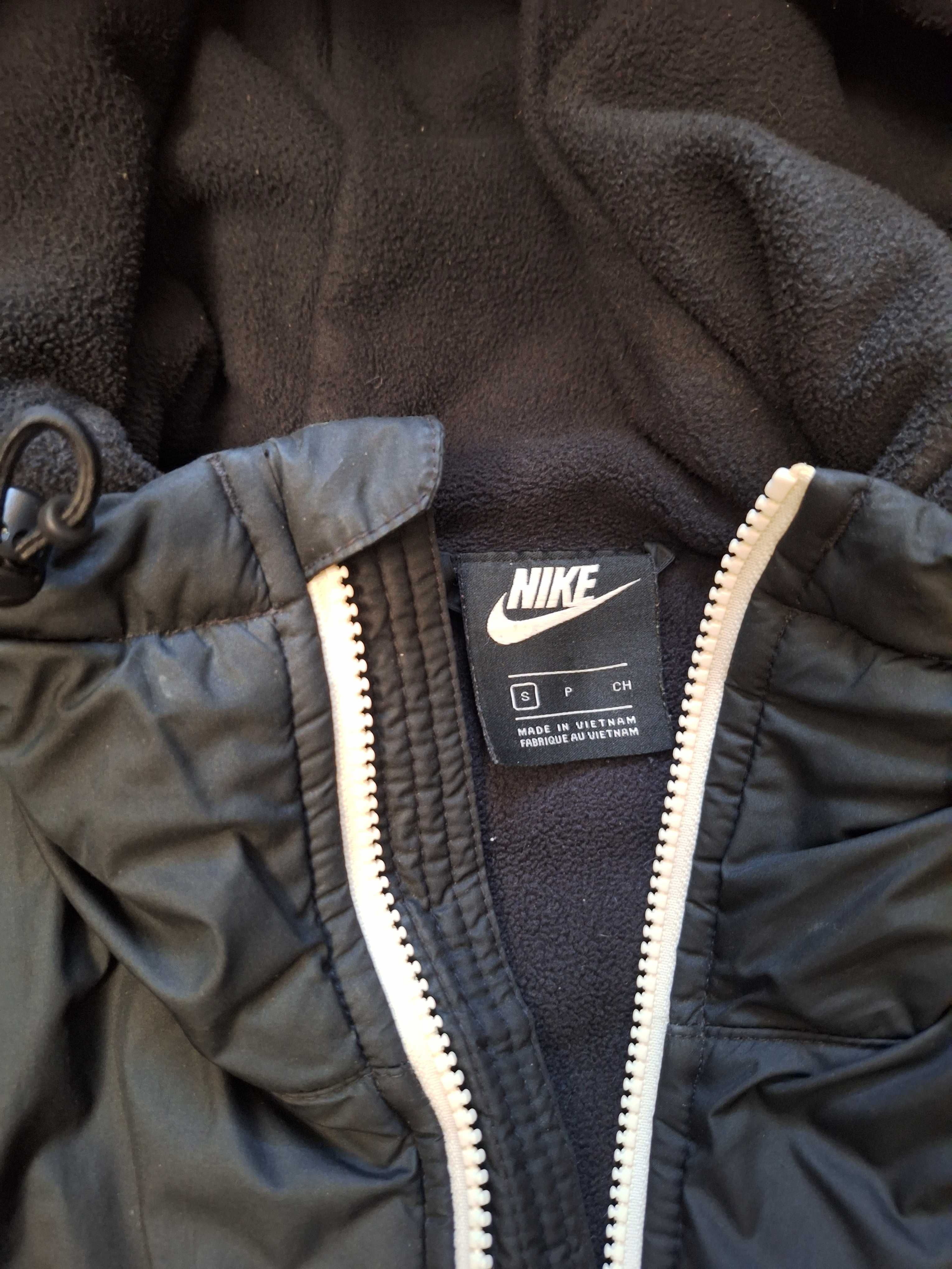 Яке "Nike" зимно S