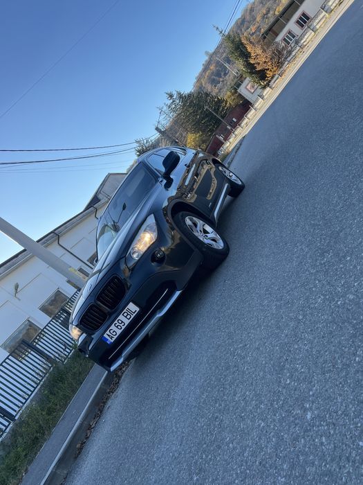 Vând BMW x1 an 2011