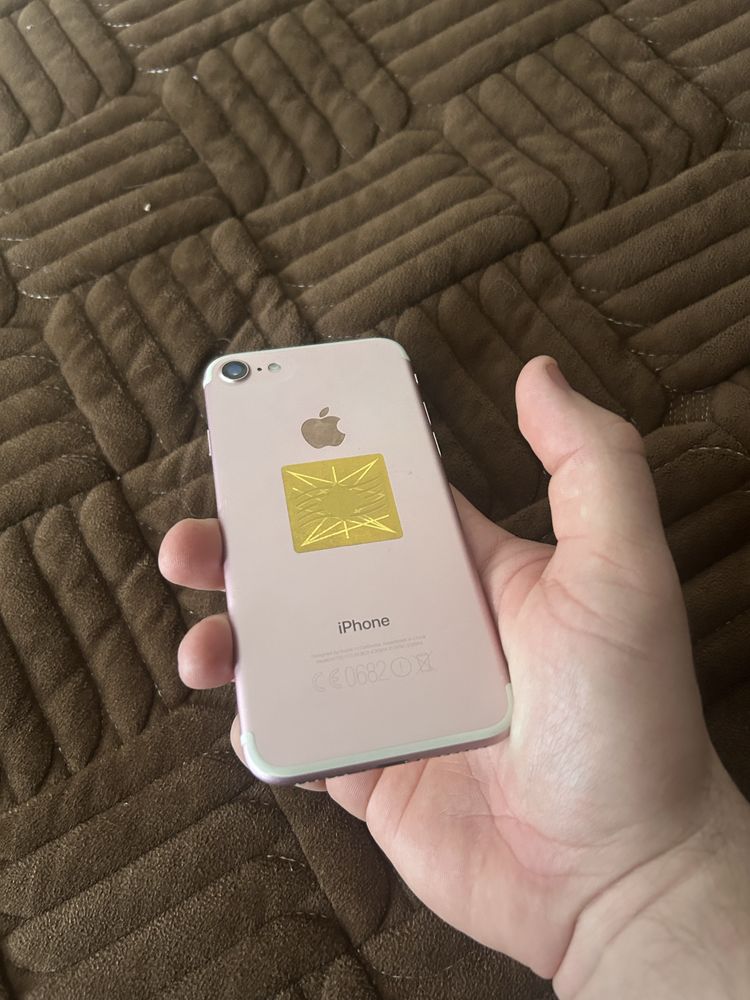 Продам iphone 7