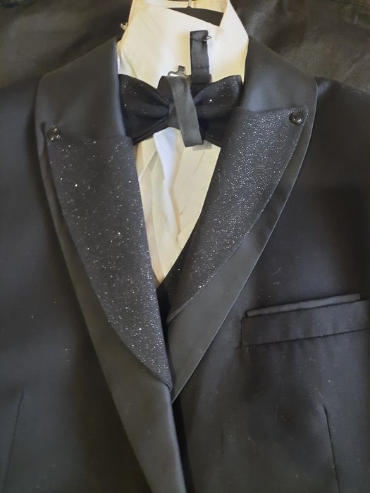 Vând costum ginerica