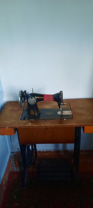 Продам швейную машину