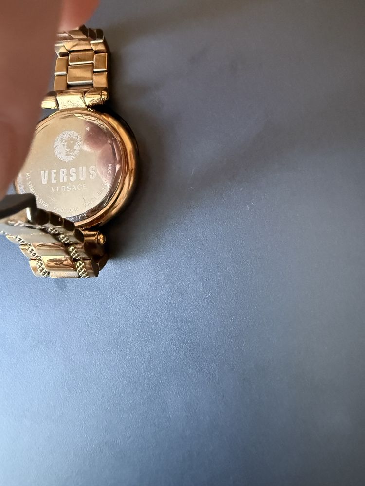 Часовник Versace Versus