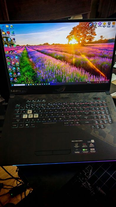 Laptop Gaming ASUS ROG GL704GV cu procesor Intel i7-8750H RTX 2060