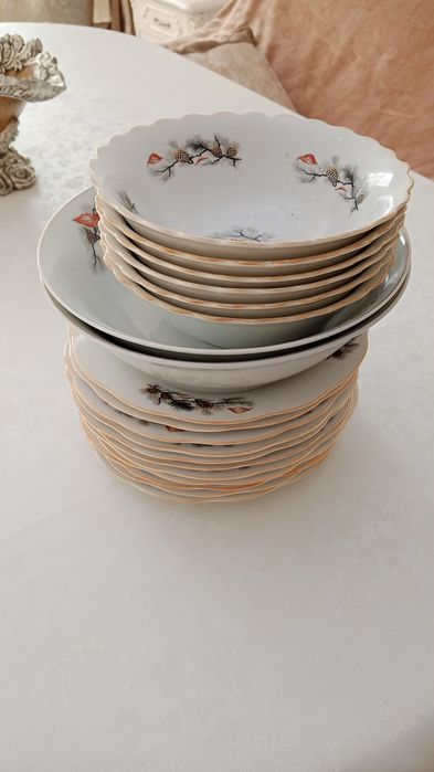 Продаю набор тарелок и много другой посуды