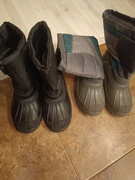 Продам 2 детских сапог.