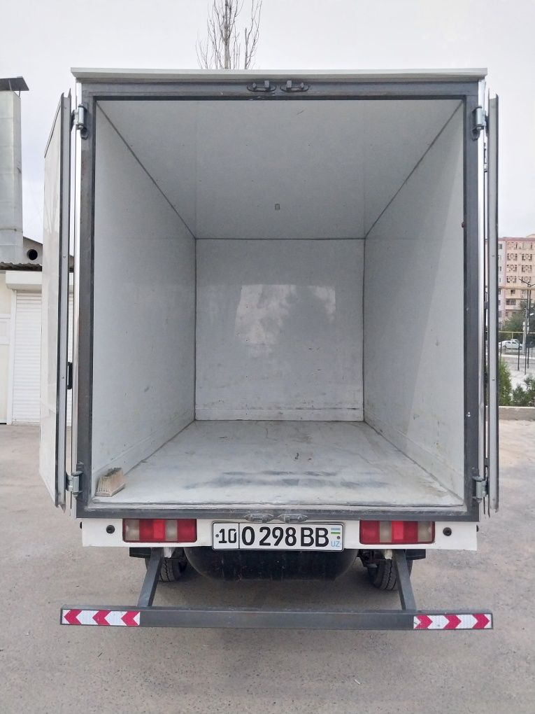 Продаётся лифан фургон