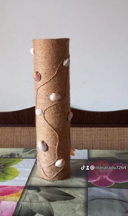 Vaza handmade din sfoara și scoici