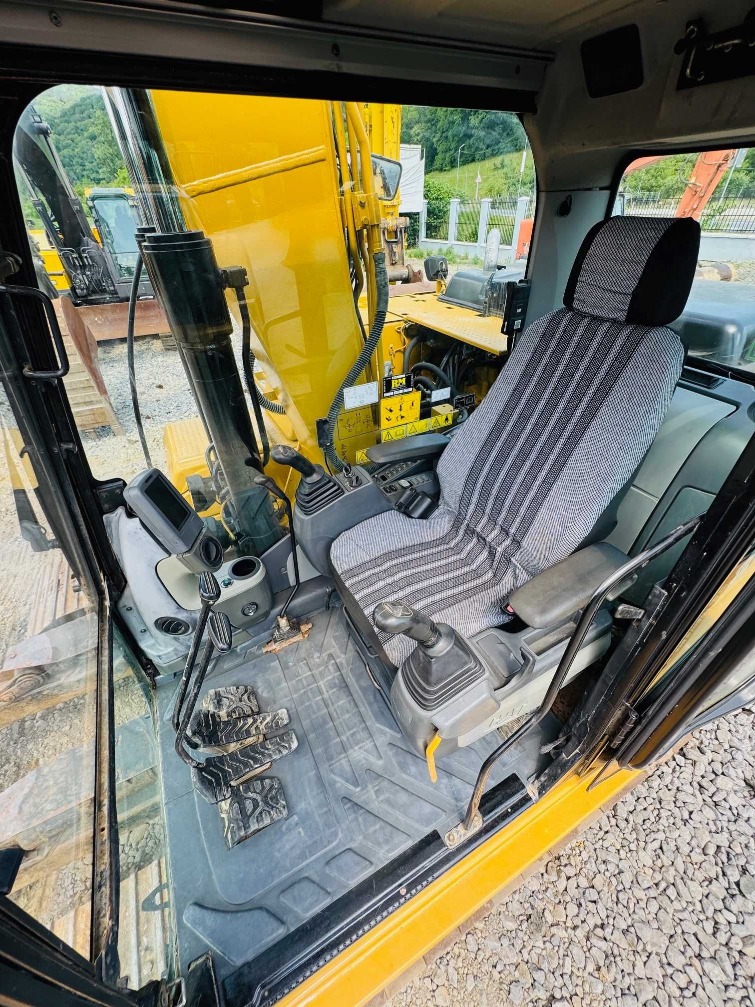 Excavator pe senile cu lama CAT 312 DL, an 2011, 17 tone, 9.400h, TOP!