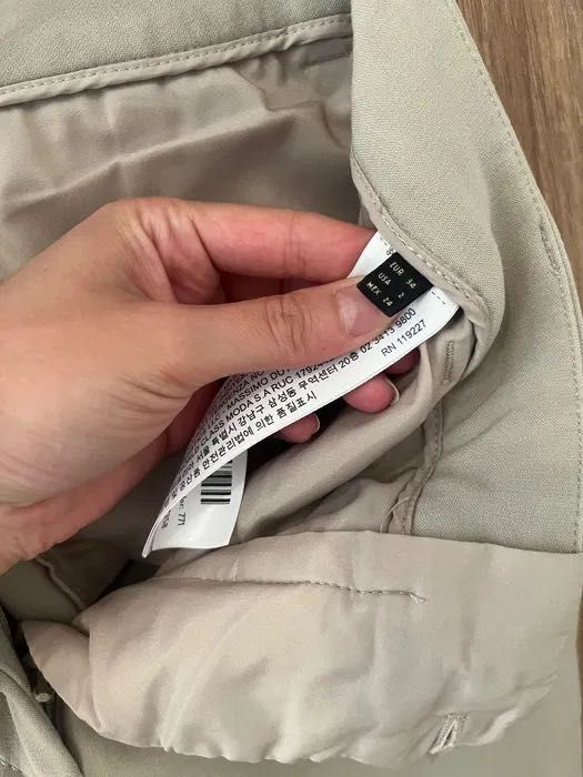 Vând pantaloni Massimo Dutti/34 XS