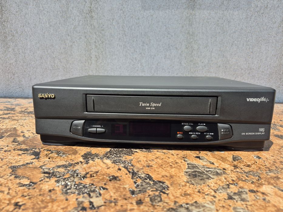 Vand video marca Sanyo model VHR 275E , made in japan

- HQ

- AC/DC