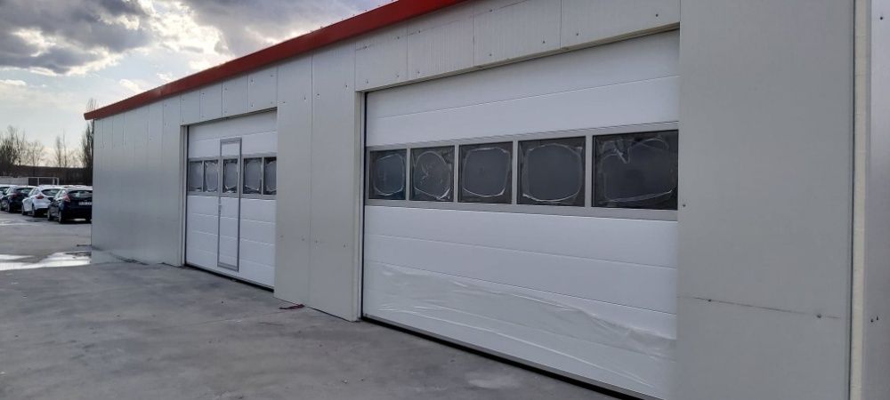 Usa de garaj sectionala izolata 2500L/2000H + automatizare cu 2 telec.