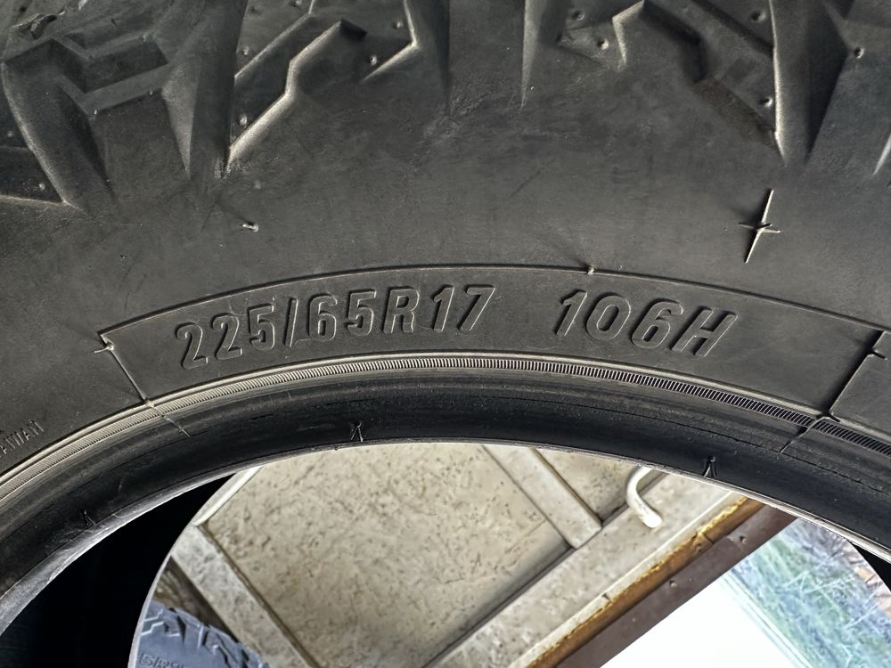 Продам шины Maxxis Razr AT 811