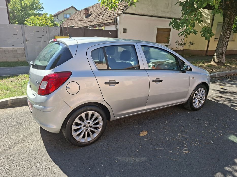 Opel corsa 1.2 benzină