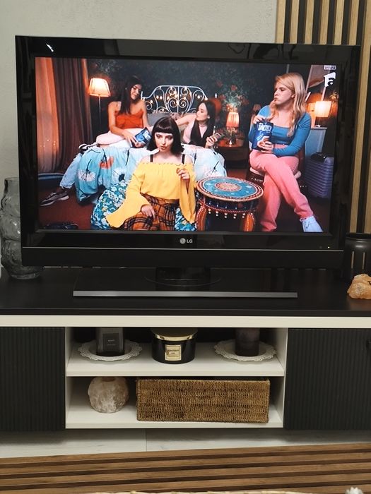 Vând televizor marca LG
