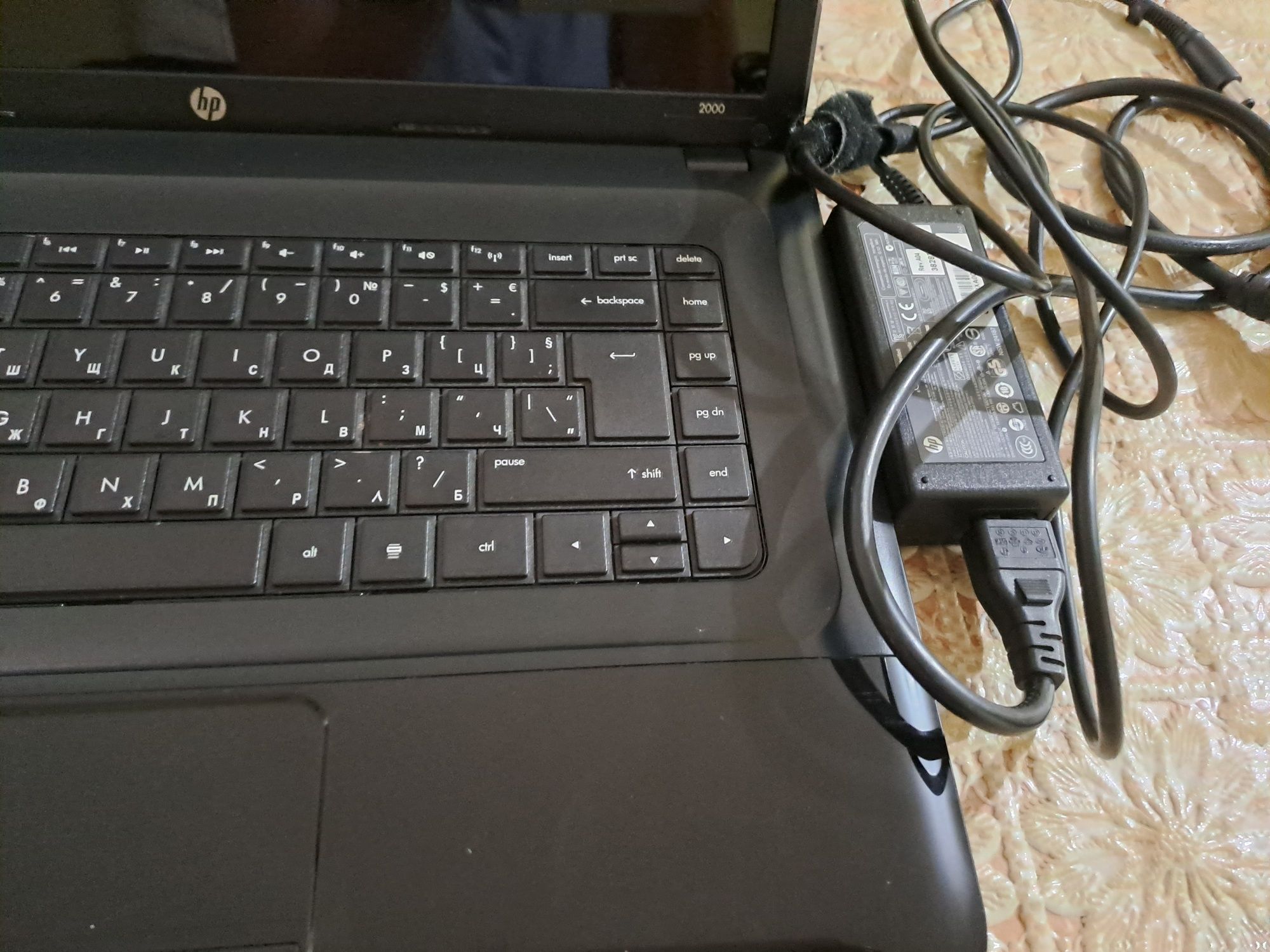 HP-2000-2013 лаптоп