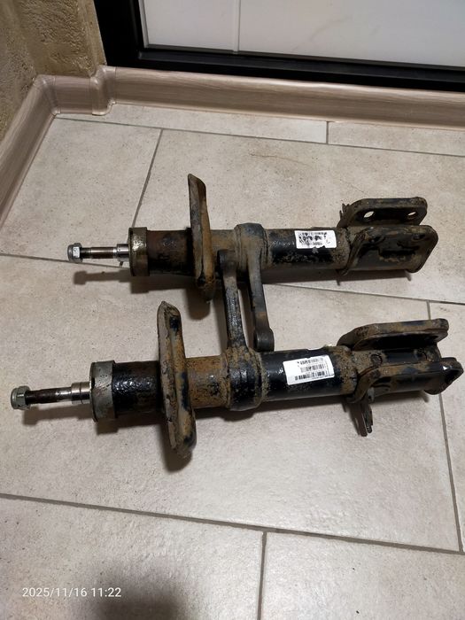 Стойки передние приора 2